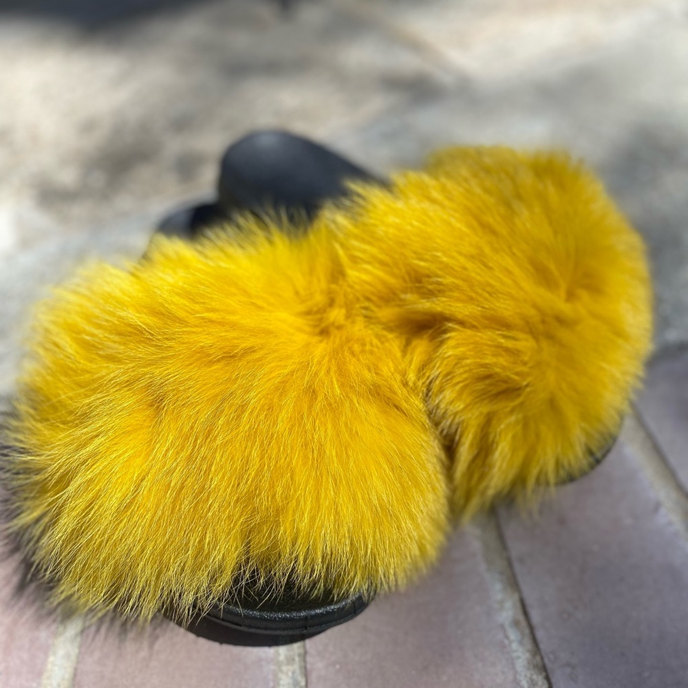 Yellow fur slide sandals, perfect for summer!